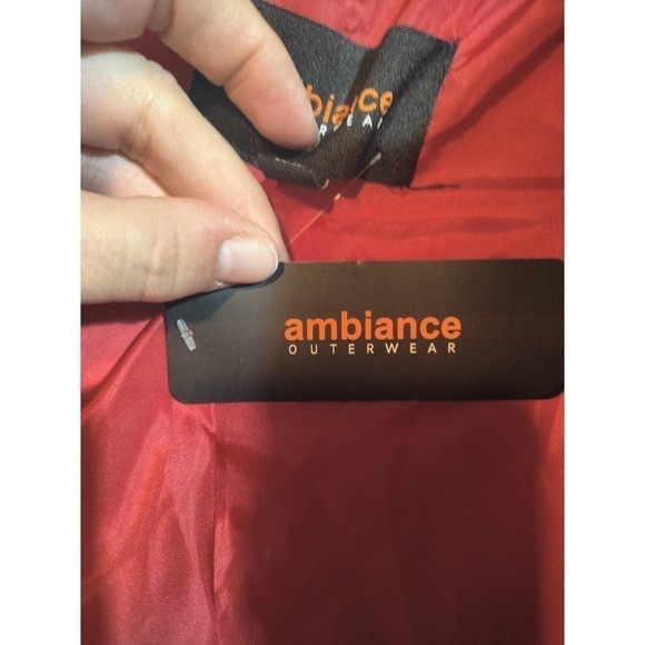 Ambiance Outerwear NWT Red Puffer Cropped Coat Woman Large front zip & pockets - Picture 5 of 6